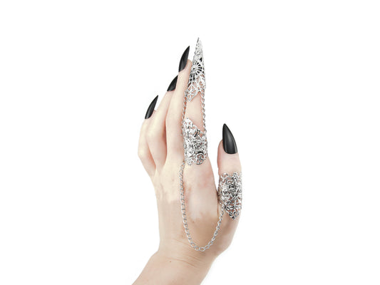 Elevate your gothic style with Myril Jewels' double ring featuring nail claw detail. Perfect for goth fashion, this bold and intricate piece transcends everyday wear into the realm of whimsigoth and witchcore, making it a coveted item for Halloween, festivals, and as a distinctive goth girlfriend gift
