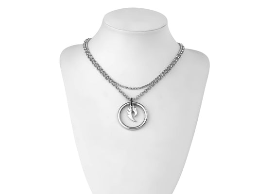 Elegant Myril Jewels necklace featuring a sleek chain with a central o-ring pendant. This minimalist gothic piece is perfect for everyday wear, complementing both bold festival looks and subtle gothic-chic ensembles