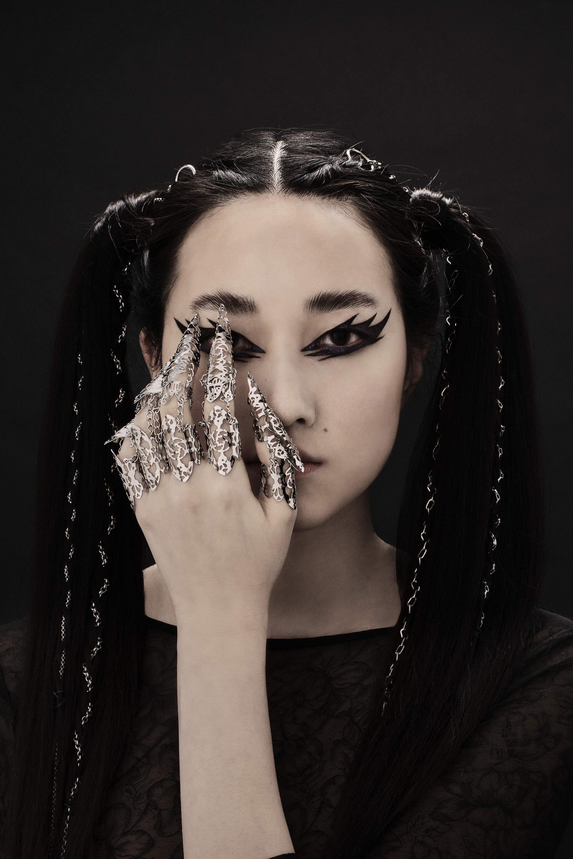 In the photo, a person exhibits a full hand of elaborately designed full-finger claw rings, exemplifying Myril Jewels' signature neo-goth style. These silver rings, perfect for Halloween or as a daring punk accessory, embody the gothic-chic and whimsigoth aesthetic. They are ideal for witchcore enthusiasts, make a bold statement at raves or festivals, and are an exceptional gift for those who favor unique, dark avant-garde jewelry.
