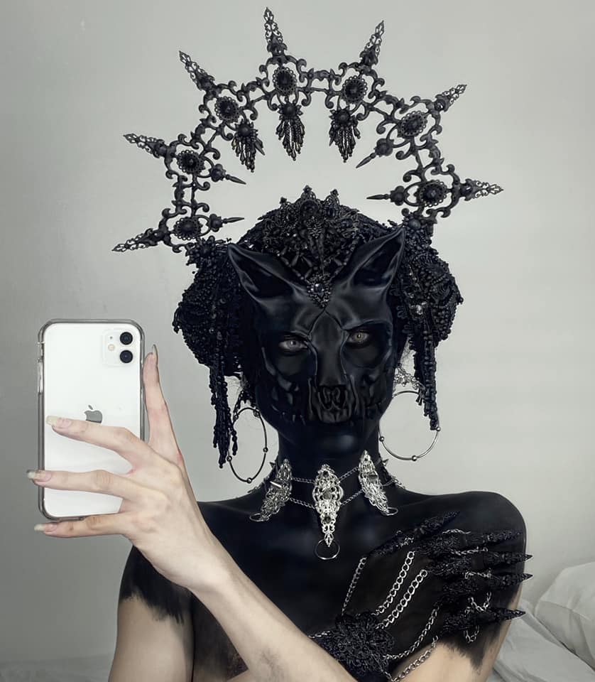 This Myril Jewels punk studded metal choker is a bold statement of dark avant-garde fashion. Adorning a stylized black cat like mask, the choker complements a gothic ensemble, radiating Neo Gothic and Gothic-chic elegance. Ideal for Halloween or everyday wear by those who favor a minimal goth look, it resonates with the alternative style community. The piece exudes whimsigoth charm and witchcore mystique, perfect for lovers of unique and handcrafted jewelry