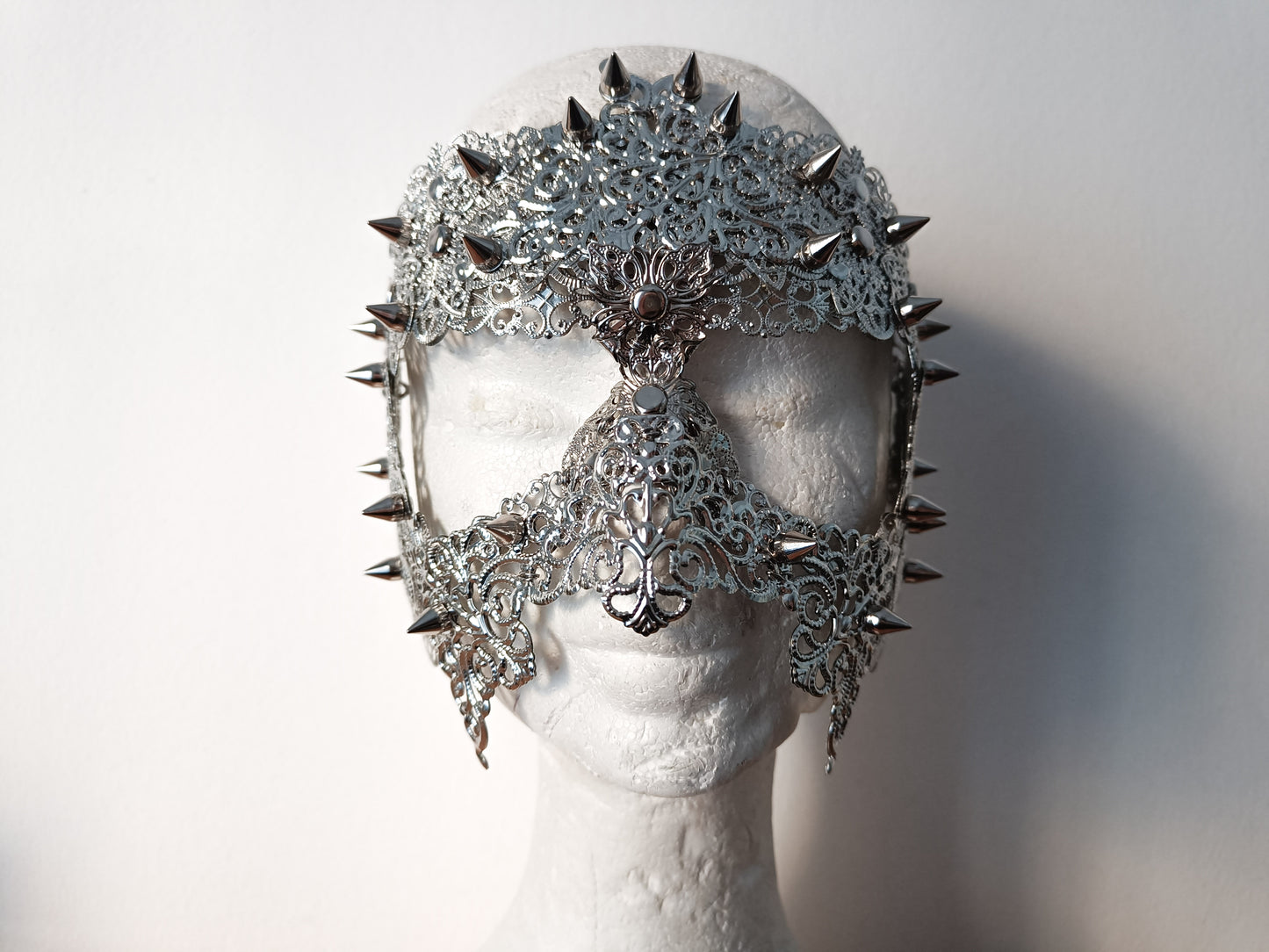  Myril Jewels full-face filigree mask, studded for a punk edge. This neo-gothic masterpiece is ideal for Halloween, festival wear, or as a dramatic statement piece, reflecting the dark-avantgarde essence for gothic and alternative style aficionados.