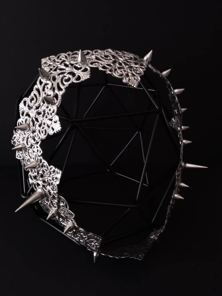 Dramatic Myril Jewels face frame mask, crafted with punk-inspired studs and intricate filigree, perfect for bold, gothic-chic expression at festivals or as a distinctive Halloween accessory