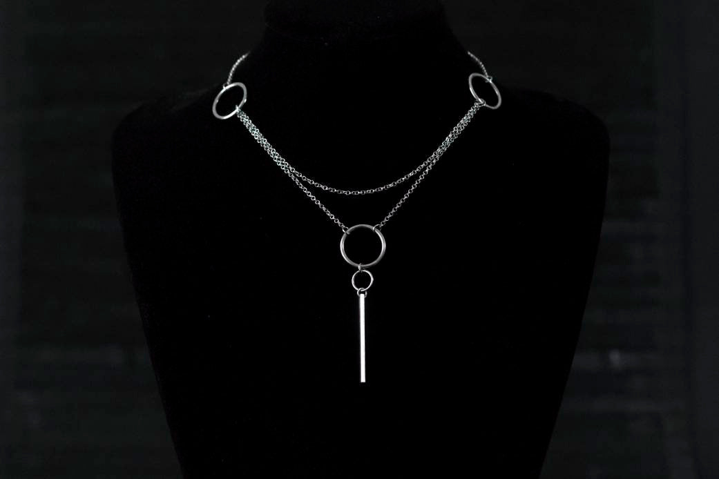 Myril Jewels presents a sophisticated minimal chain necklace featuring clean lines and interlinked hoops, reflecting a modern take on neo-gothic style, perfect for versatile everyday wear or as a statement piece for avant-garde fashion enthusiasts.