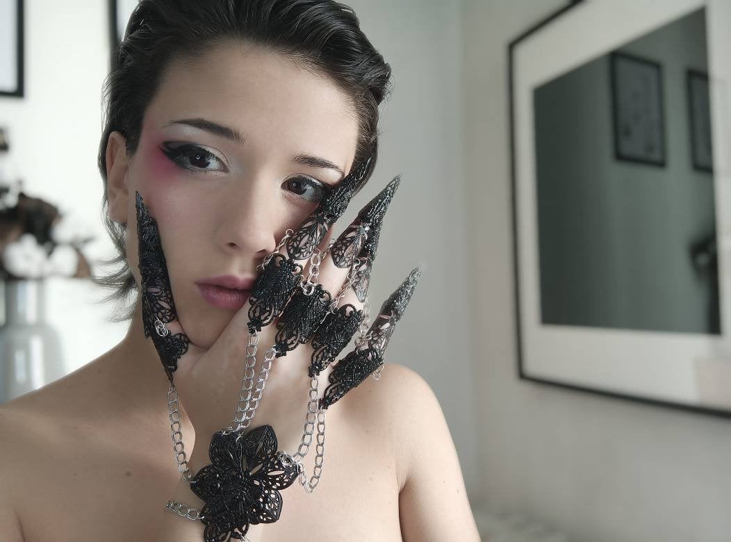 Embrace the allure of the night with Myril Jewels' captivating full hand set of armored claw rings. This bold collection embodies the spirit of dark-avantgarde, designed for the modern gothic connoisseur and alternative style enthusiast. Each piece intricately combines the essence of Halloween Jewelry, Neo Gothic, and Witchcore aesthetics. Ideal for dramatic flair in drag performances or adding a striking edge to minimal goth everyday wear, this gothic-chic masterpiece ensures you stand out in any crowd.