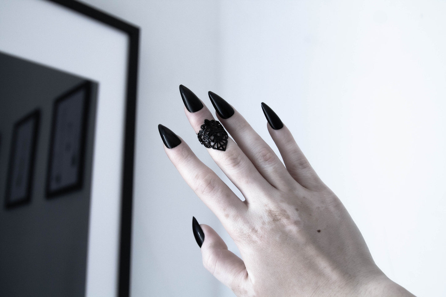  Intricately designed Myril Jewels gothic midi ring, showcasing neo-gothic finesse. Ideal for Witchcore and whimsigoth enthusiasts, perfect as a bold yet elegant Halloween accessory or a unique goth girlfriend gift.