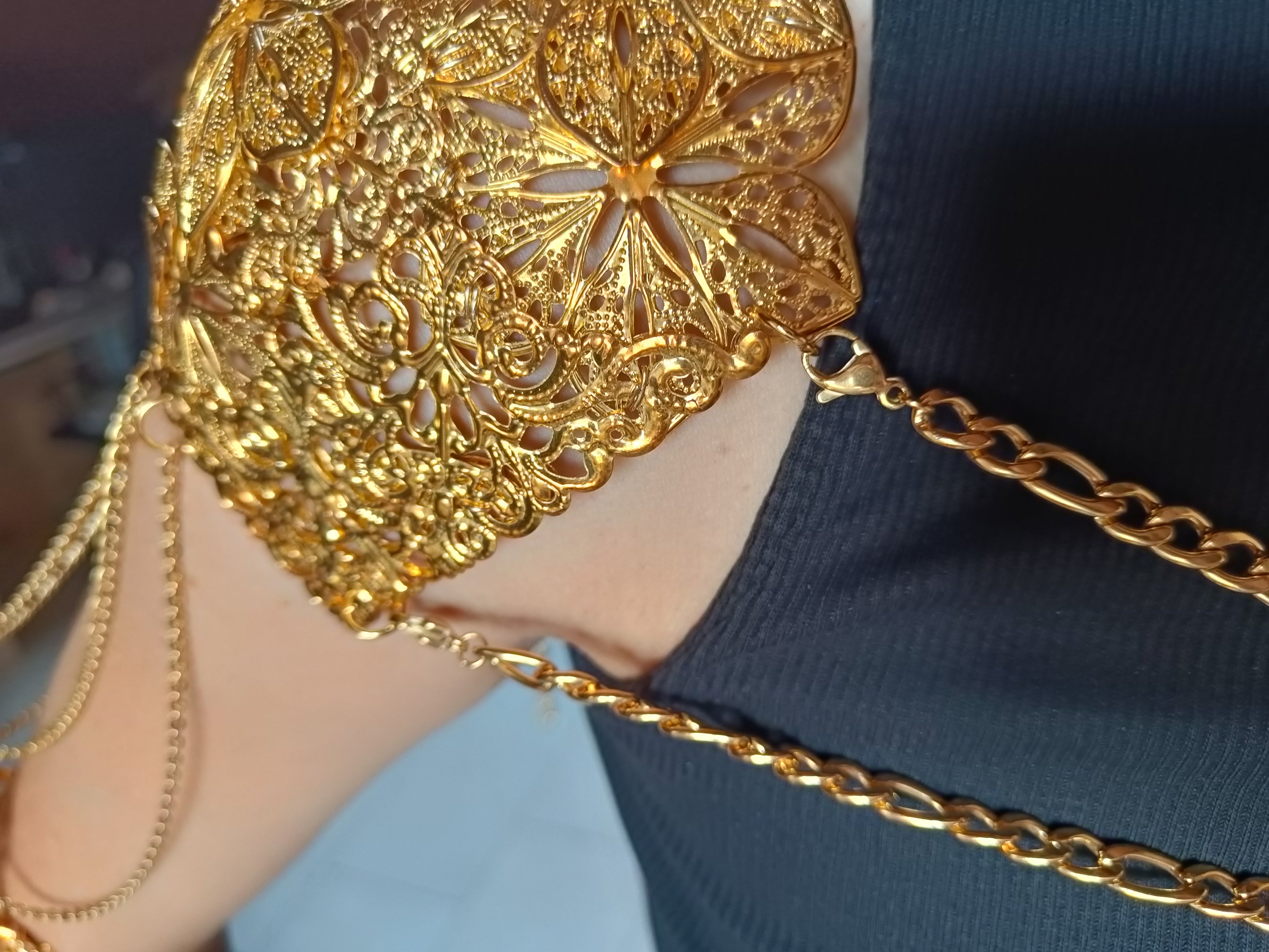 Corazza integrale da spalla a mano con artigli lunghi ANNE