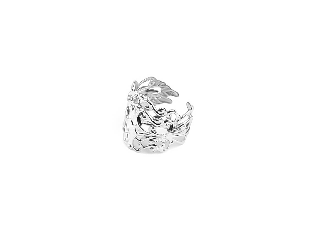 Myril Jewels presents a captivating silver ring with a dark-avantgarde design, perfect for gothic and alternative fashion enthusiasts. This handcrafted piece features intricate patterns ideal for Neo Gothic, Witchcore, and everyday wear, seamlessly blending Halloween elegance with Punk and Gothic-chic style.