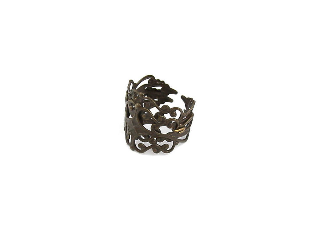 Myril Jewels presents a captivating dark-avantgarde bronze ring, meticulously handcrafted to enhance any gothic, Witchcore, or Neo Gothic ensemble. Its intricate, lace-like design is perfect for those who adore the elegance of Gothic-chic or the edge of punk style, making it a versatile piece for both Halloween jewelry collections and everyday wear.
