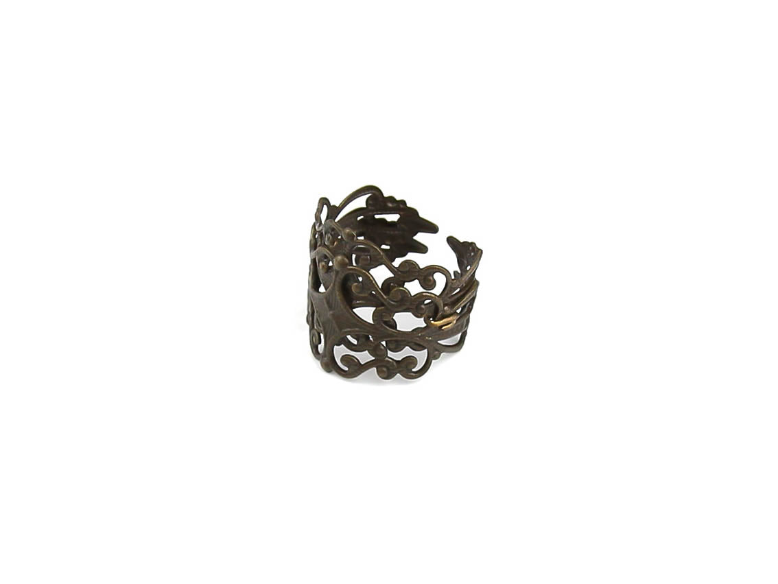 Myril Jewels presents a captivating dark-avantgarde bronze ring, meticulously handcrafted to enhance any gothic, Witchcore, or Neo Gothic ensemble. Its intricate, lace-like design is perfect for those who adore the elegance of Gothic-chic or the edge of punk style, making it a versatile piece for both Halloween jewelry collections and everyday wear.