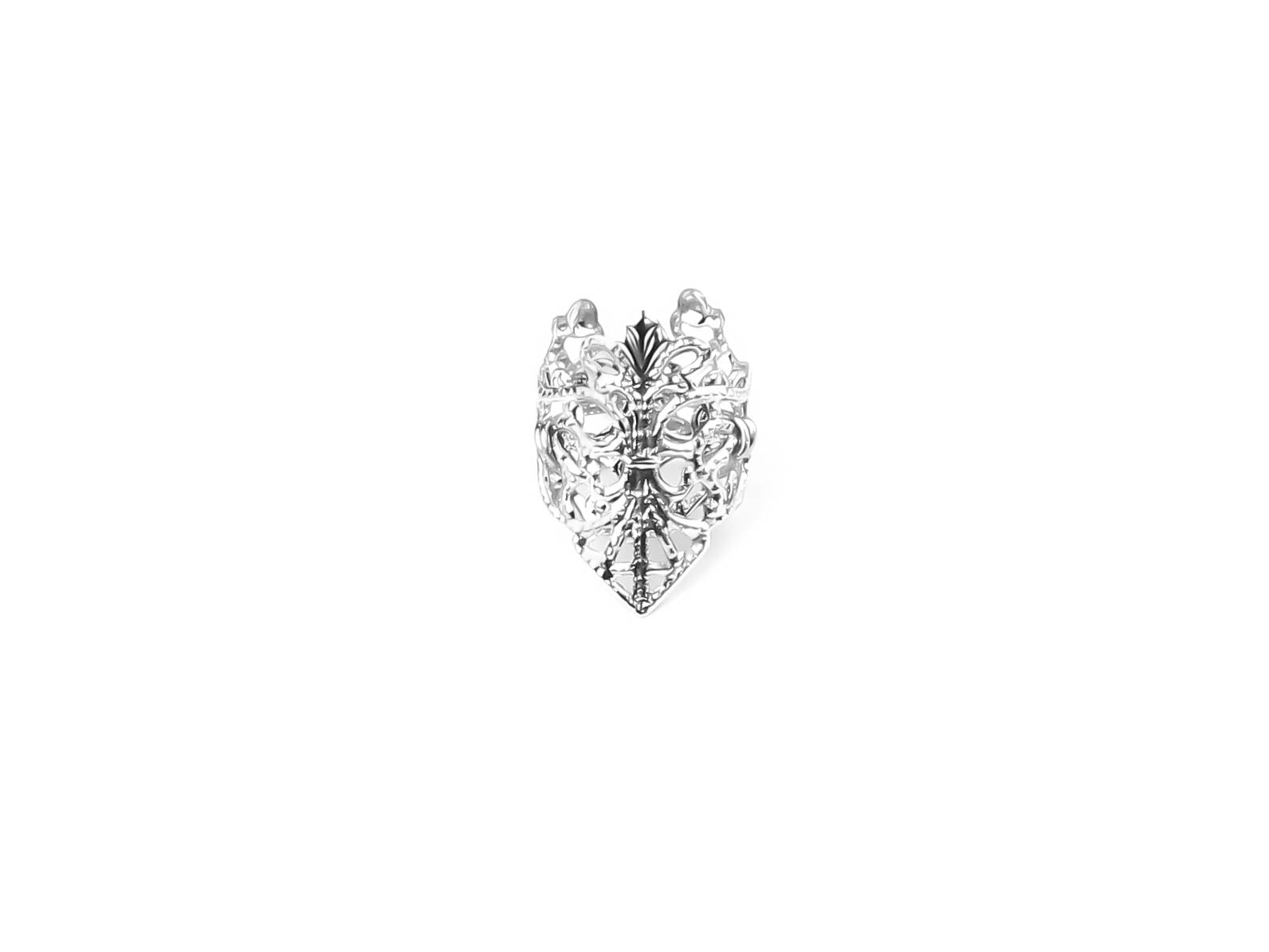 Delicate Myril Jewels gothic midi ring in silver, featuring intricate filigree for a neo-gothic touch. Ideal for Halloween, daily wear, or as a statement piece for alternative style lovers. Perfect as a bold gift for a goth girlfriend or as an addition to a festival or rave party ensemble.