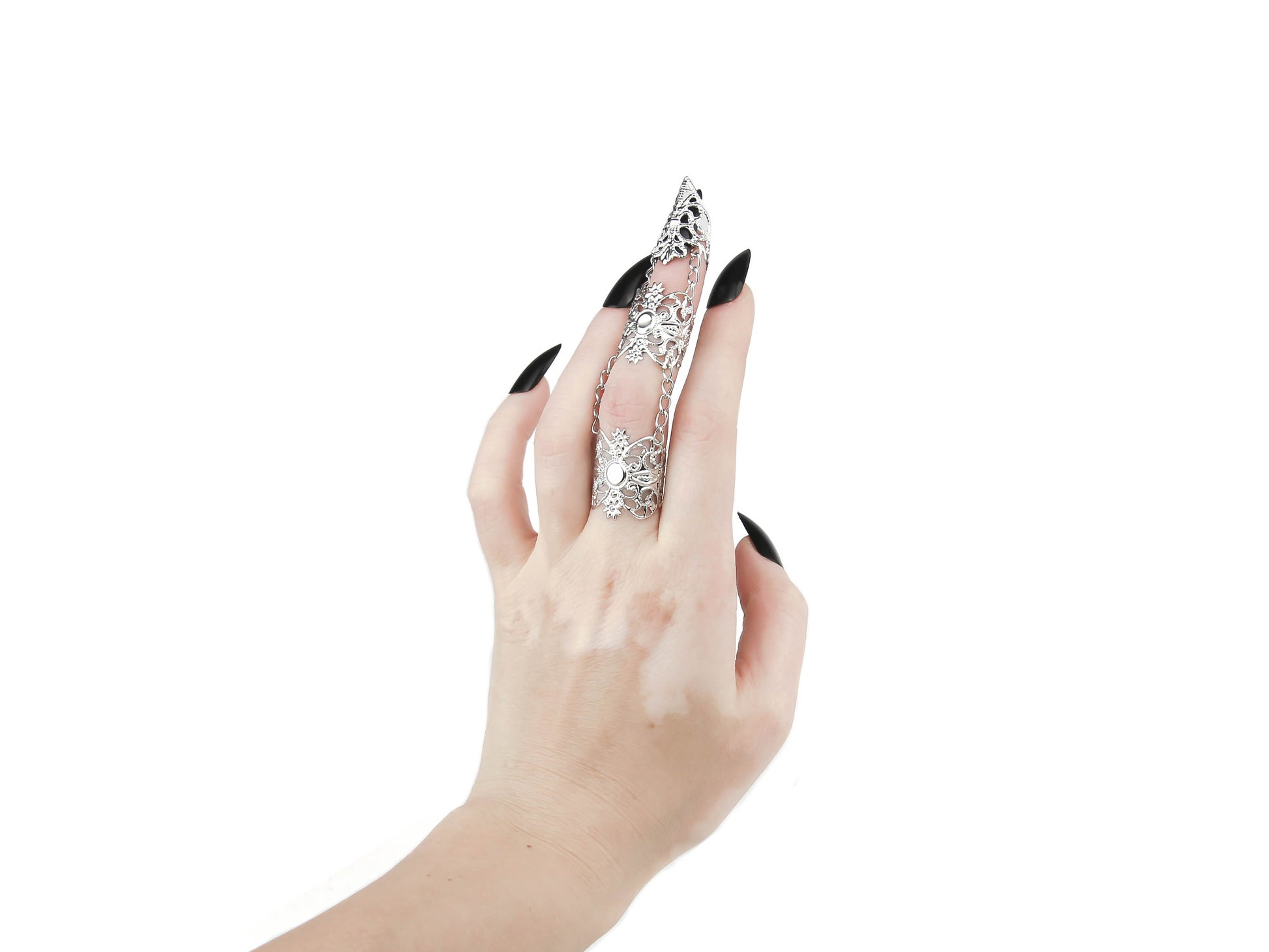 A hand adorned with Myril Jewels' full finger silver claw ring, a dark and intricate piece perfect for a neo-gothic look. This bold jewelry aligns with witchcore and gothic-chic trends, making it an ideal choice for Halloween, a rave party accessory, or a unique goth girlfriend gift