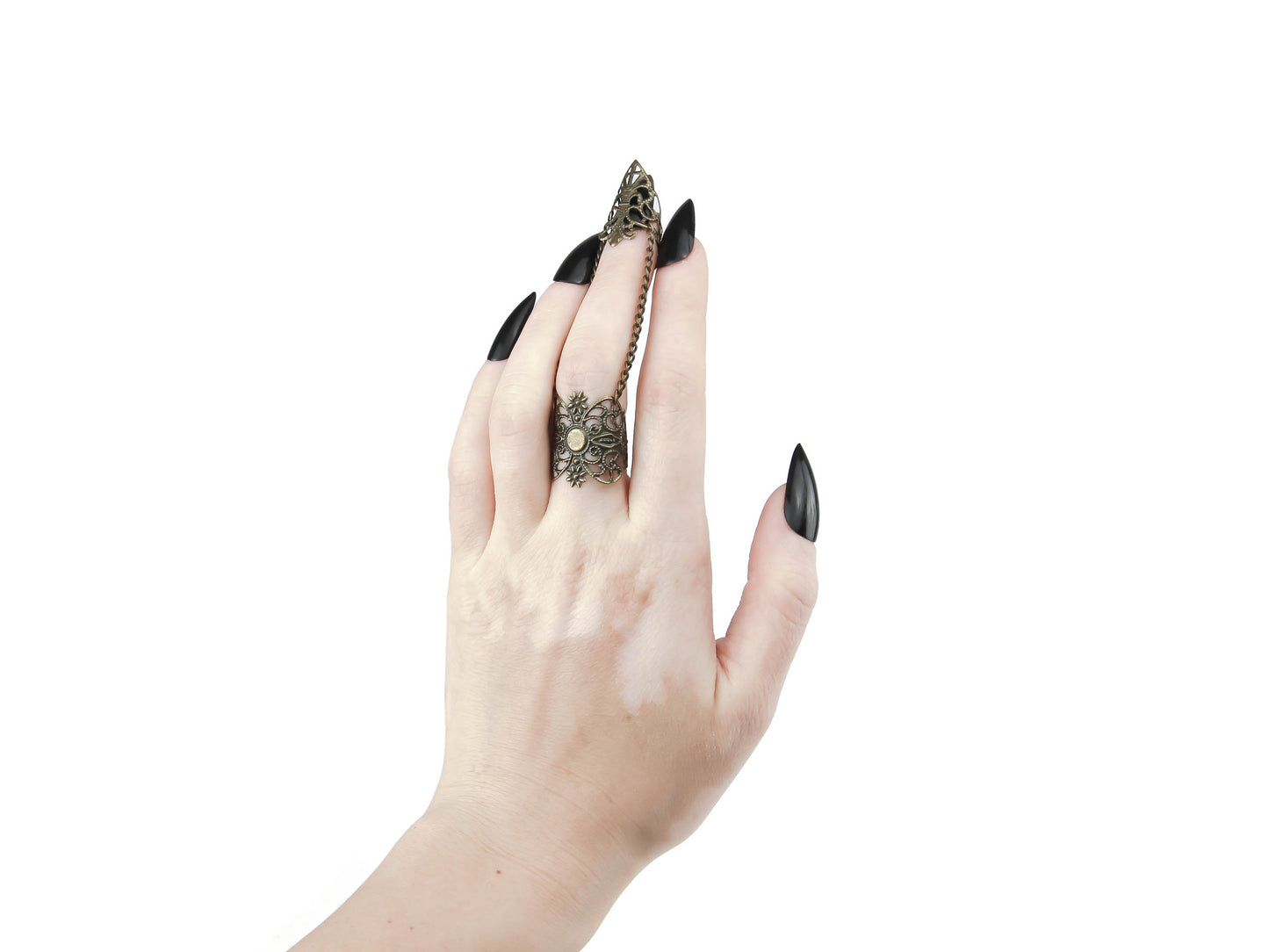 A dramatic bronze claw ring from Myril Jewels adorns the middle finger, embodying the essence of neo-goth style. This dark, avant-garde piece is a perfect expression for Halloween, punk styles, and witchcore enthusiasts, enhancing any gothic-chic or minimal goth ensemble. Ideal for everyday wear, rave parties, and festivals, it's a bold jewelry choice and a thoughtful gift for a goth girlfriend.