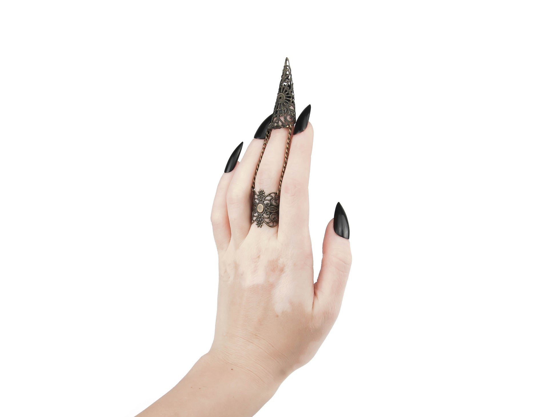 A dramatic bronze claw ring from Myril Jewels adorns the middle finger, embodying the essence of neo-goth style. This dark, avant-garde piece is a perfect expression for Halloween, punk styles, and witchcore enthusiasts, enhancing any gothic-chic or minimal goth ensemble. Ideal for everyday wear, rave parties, and festivals, it's a bold jewelry choice and a thoughtful gift for a goth girlfriend.