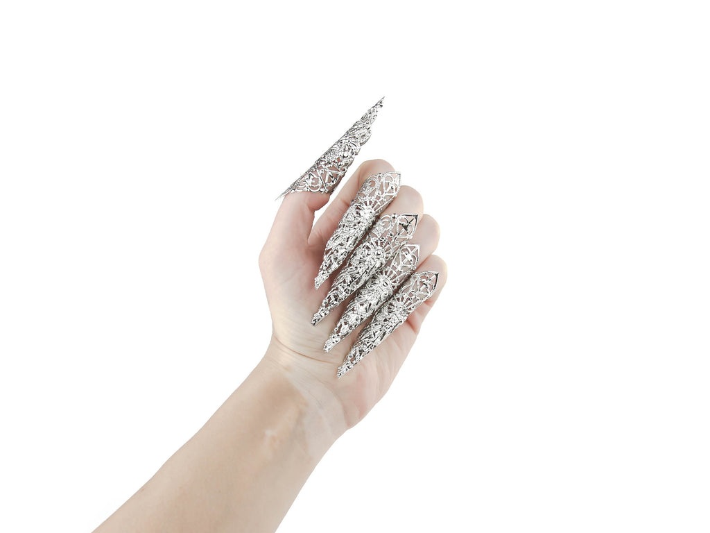 A full hand set of Myril Jewels' extra long nail claw rings create an impactful neo-gothic statement. These claws are the epitome of dark avant-garde jewelry, perfect for gothic enthusiasts seeking bold, witchcore-inspired accessories for everyday wear, Halloween, or festival outfits