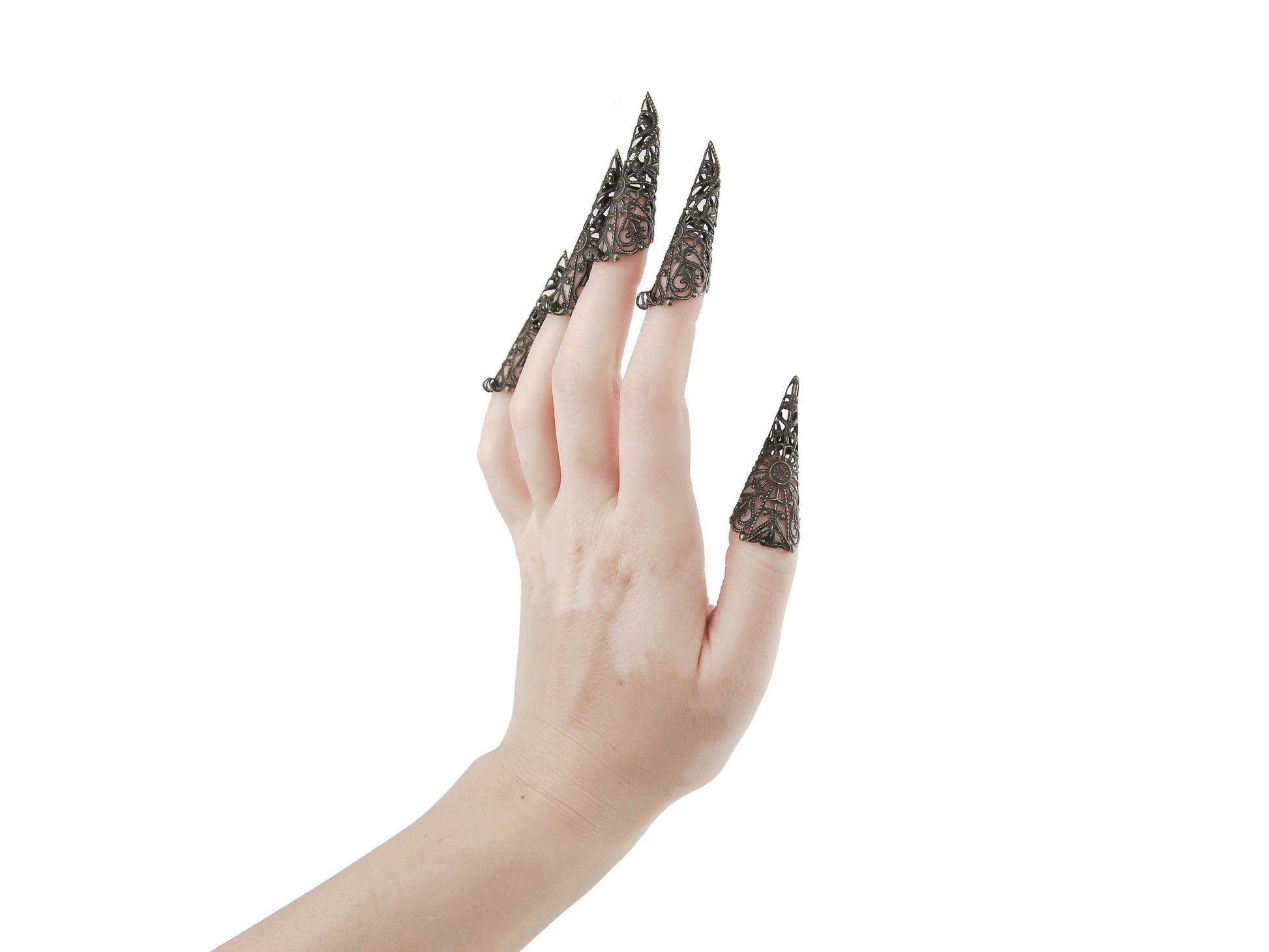 An elegant Myril Jewels creation, this full hand set of bronze nail claws is artfully designed with intricate filigree, perfect for those who love the dark-avantgarde aesthetic. Ideal for neo-gothic fashion enthusiasts, these nail claws make a bold statement, suitable for Halloween, embodying punk jewelry vibes, and adding an edgy twist to gothic-chic, whimsigoth, or witchcore styles for everyday wear or special events like rave parties and festivals