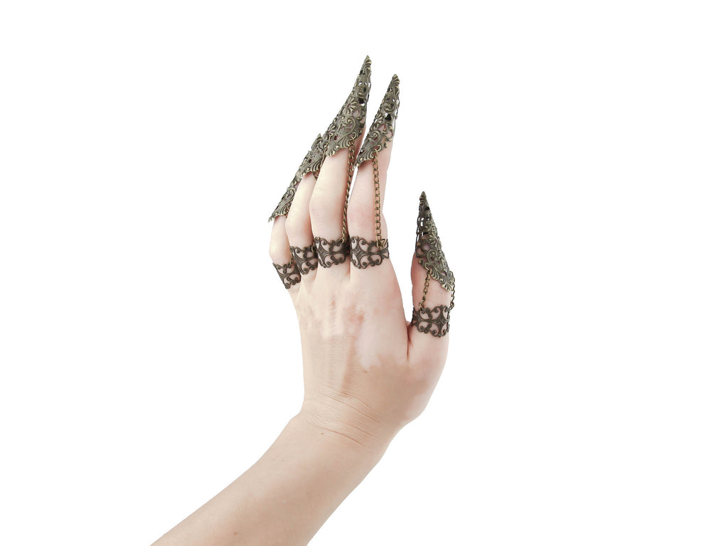 A bold and intricate full hand set of armored claw rings from Myril Jewels, designed for those who revel in dark-avantgarde and gothic fashion. These handcrafted bronze nail claws are perfect for anyone with a love for Neo Gothic, Gothic Lolita, or Witchcore aesthetics, making them a striking choice for Halloween, punk events, or as an everyday statement piece