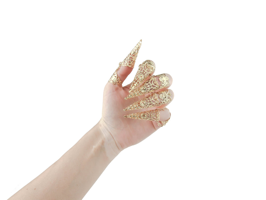 Dive into the avant-garde world of Myril Jewels with this full hand set of gold midi rings, each piece crafted to resemble elegant claws. These neo-gothic rings in gold, perfect for gothic and alternative fashion lovers, are a bold expression of dark-avantgarde style. With a design that’s both whimsigoth and witchcore, they're suited for everyday wear or as a dramatic addition to Halloween, rave party, or festival attire