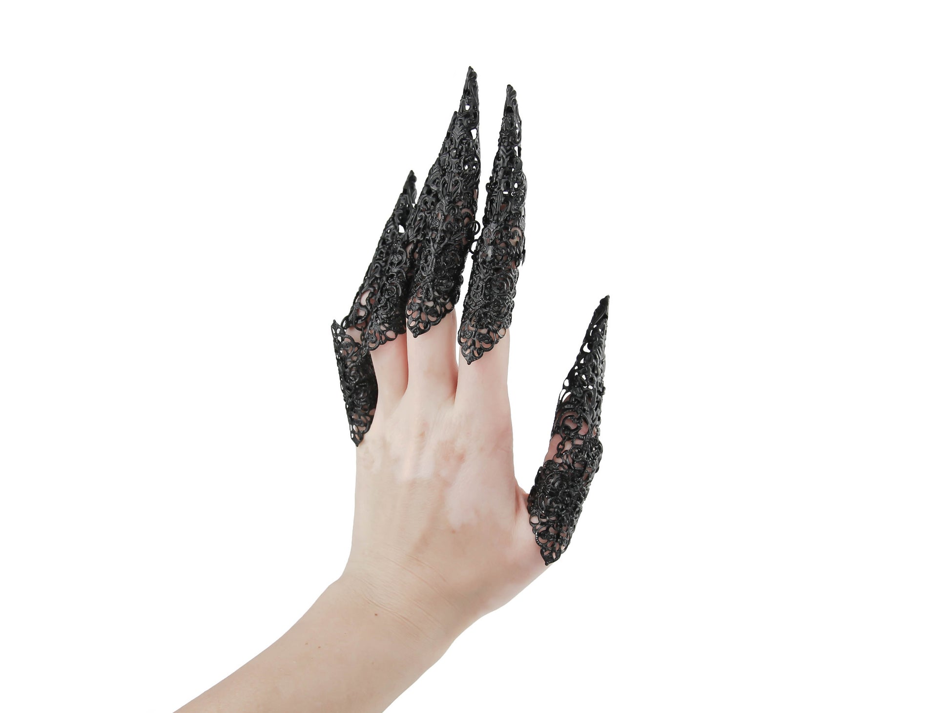 A hand elegantly displays Myril Jewels' black midi rings with claws. The intricate design exudes a dark, neo-gothic charm, perfect for adding a touch of avant-garde to Halloween or everyday gothic-chic ensembles.