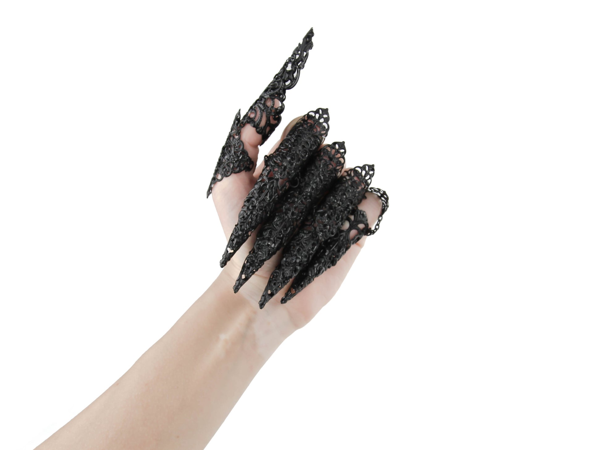 A hand elegantly displays Myril Jewels' black midi rings with claws. The intricate design exudes a dark, neo-gothic charm, perfect for adding a touch of avant-garde to Halloween or everyday gothic-chic ensembles.