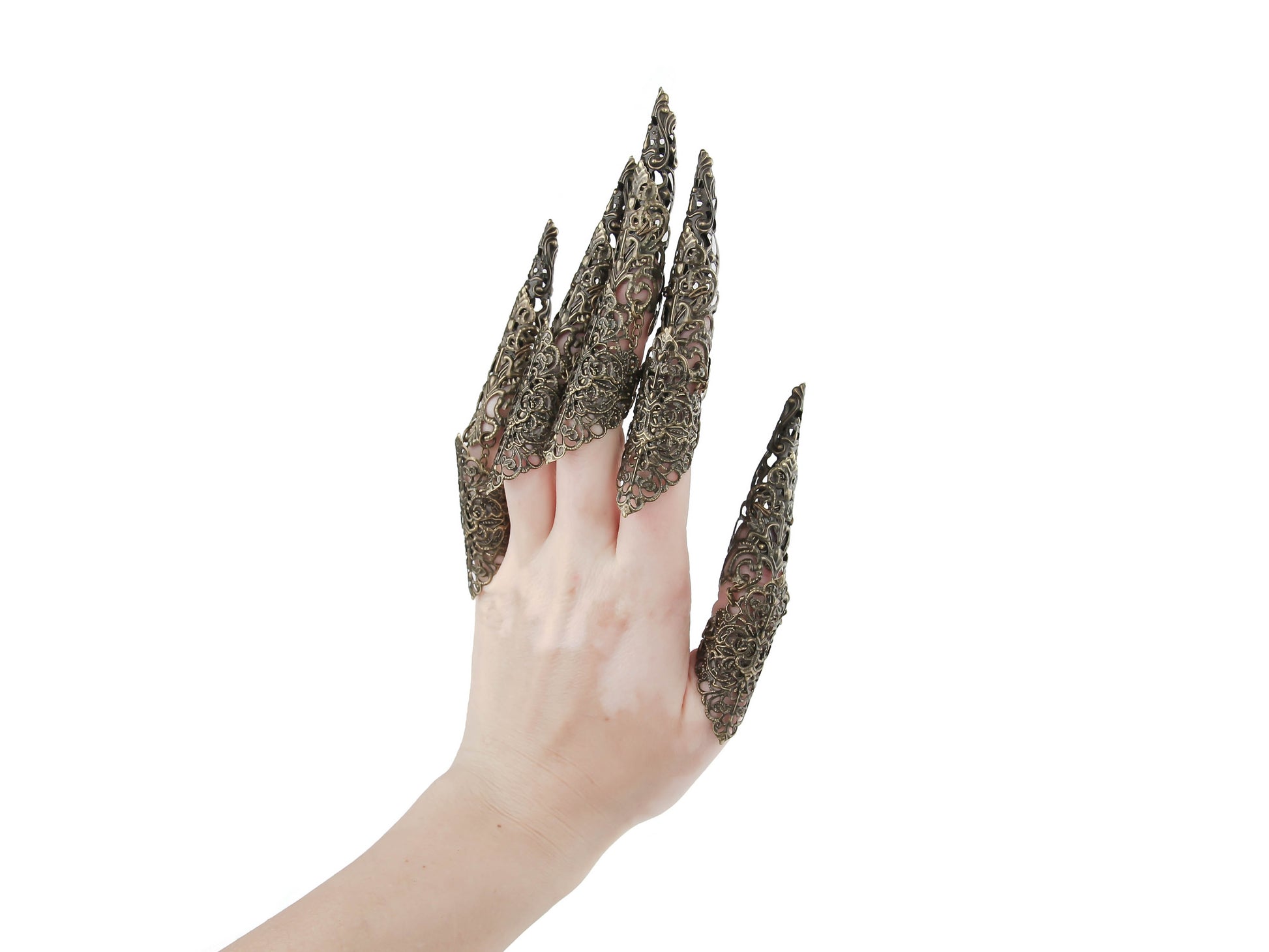 Hand adorned with Myril Jewels' bronze midi rings, each extending into intricate long claws, embodying a neo-gothic flair. Perfect for those who favor Halloween Jewelry or bold, gothic-chic everyday wear, these rings are true festival jewels, reflecting a dark, avant-garde style