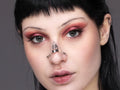 Subtiler futuristischer Nasenbrücken-Schmuck NOCTRIS