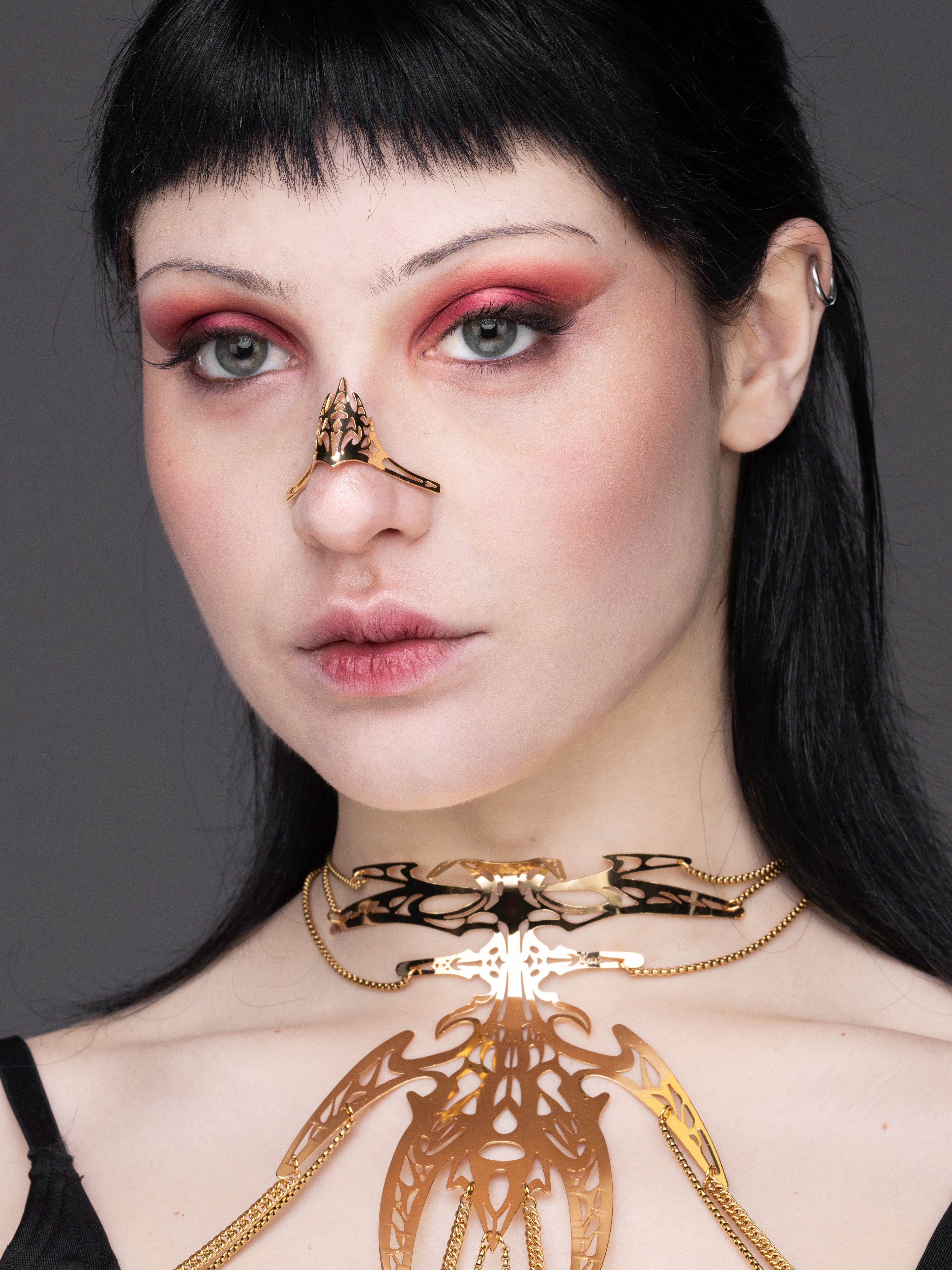 Subtiler futuristischer Nasenbrücken-Schmuck NOCTRIS