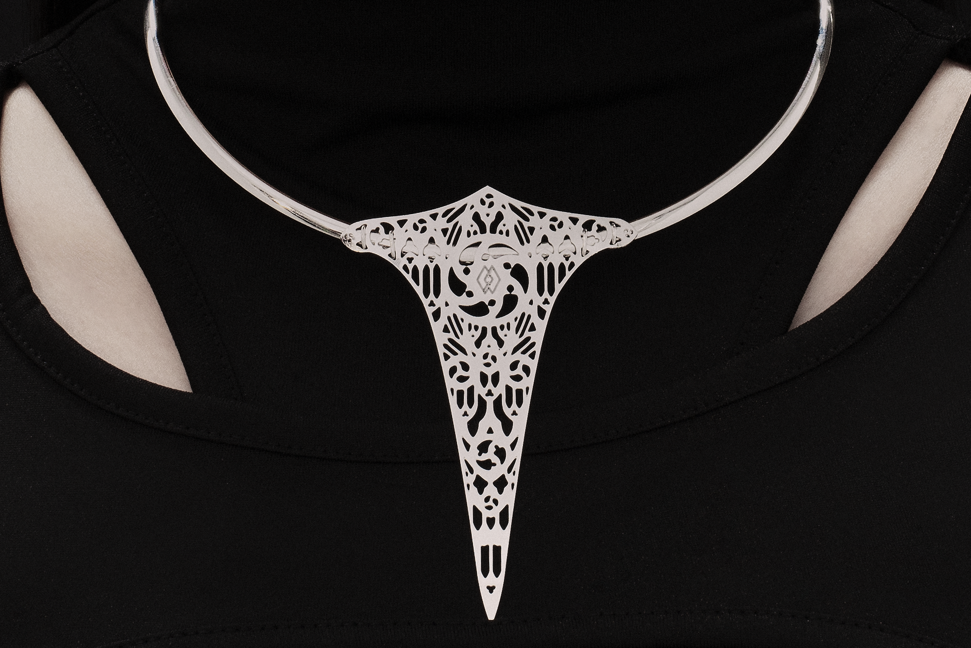  A close up shoot of a model from Myril Jewels wears a rigid v-shape necklace, displaying a gothic churches motif. This striking piece captures the essence of dark-avantgarde and neo-goth fashion, perfect for those with a love for gothic-chic, whether for everyday wear or as a unique statement at festivals or Halloween events.