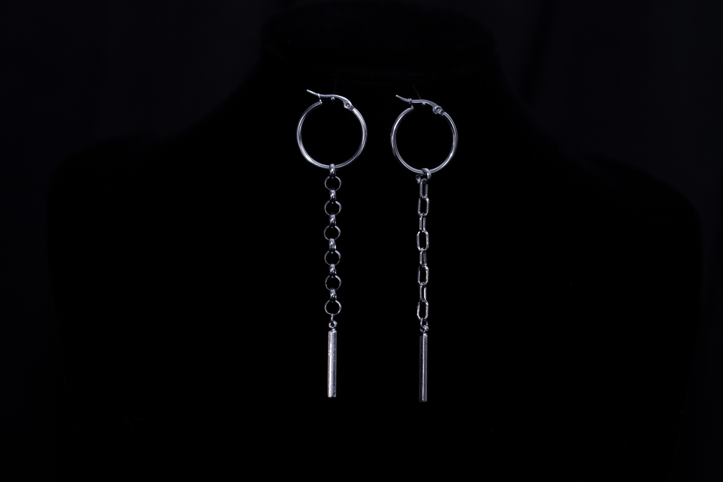 Elegant Myril Jewels hoop earrings featuring long chains, encapsulating neo-gothic allure with a dark-avantgarde twist for the gothic style connoisseur. Ideal for diverse occasions from Halloween to everyday wear.