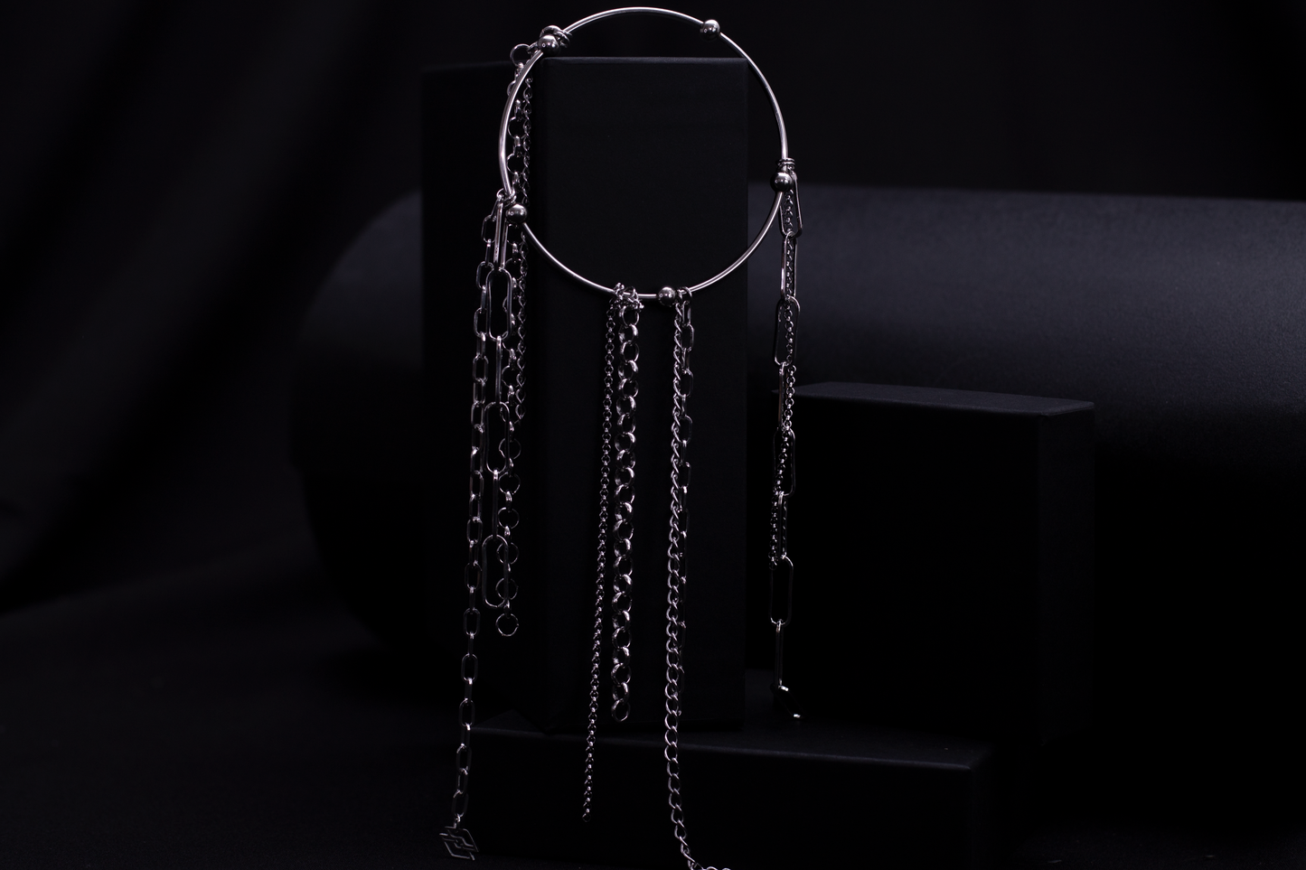 Bracelet with hanging Chains R-08