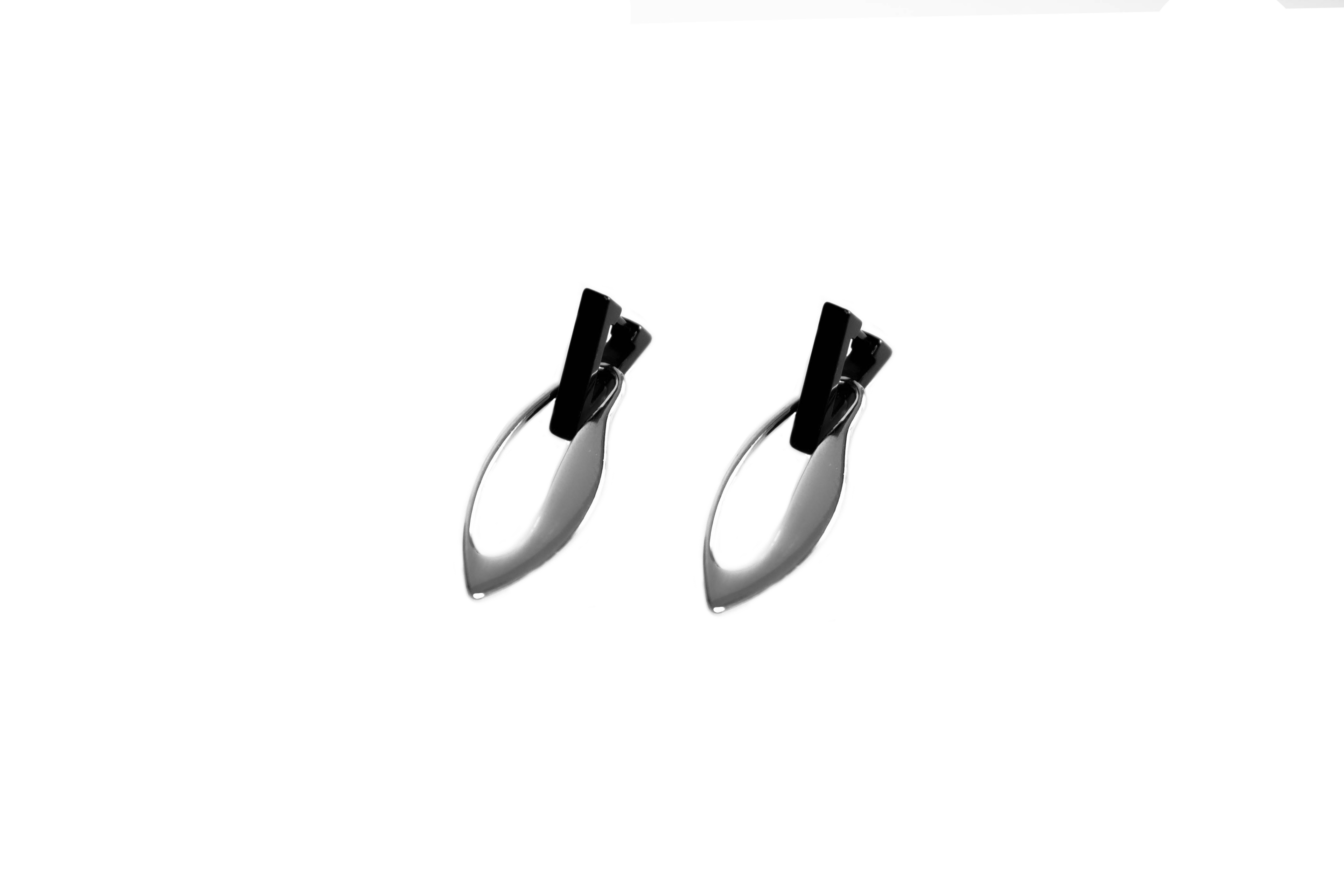 Ohrringe Schwarz und Silber KARE
