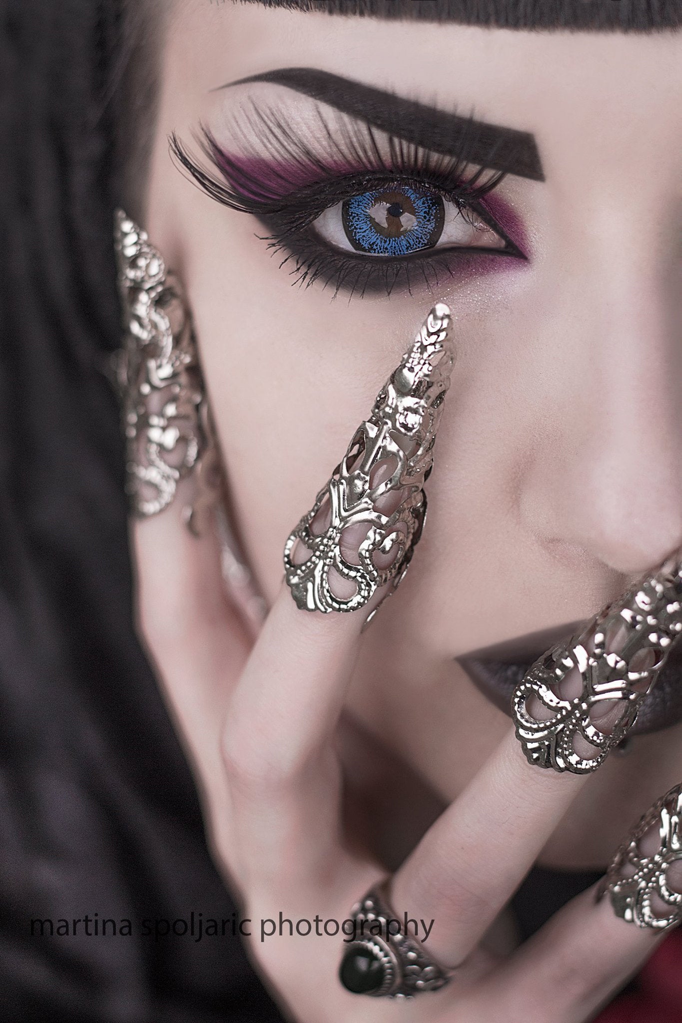A dramatic portrait featuring Myril Jewels' signature long finger claws, these neo-gothic pieces are a bold expression of dark avant-garde style. Perfect for gothic-chic aficionados, they add a witchcore touch to Halloween ensembles or any minimal goth daily wear, embodying an edgy, festival-ready look