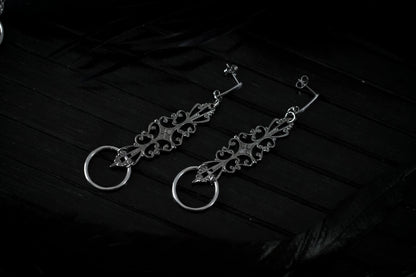 Elegant filigree earrings with O-ring detail from Myril Jewels, reflecting neo-gothic charm for a bold, gothic-chic style statement, perfect for any avant-garde ensemble