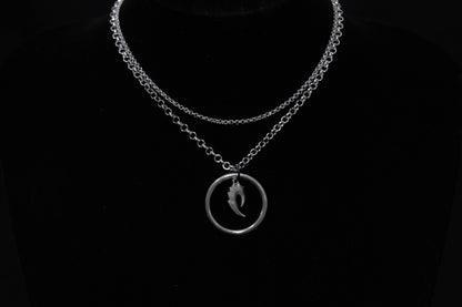 An elegant chain necklace by Myril Jewels featuring a sleek o-ring pendant, embodying the minimalist gothic-chic aesthetic. Ideal for daily wear or as a subtle yet stylish accessory for festival outfits and rave parties.